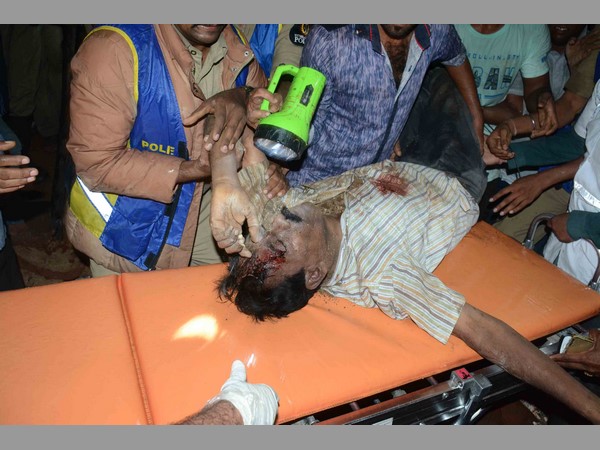 ప్రాణం తీసిన వర్షం: భవనం పై కప్పు కూలి ఒకరు మృతి