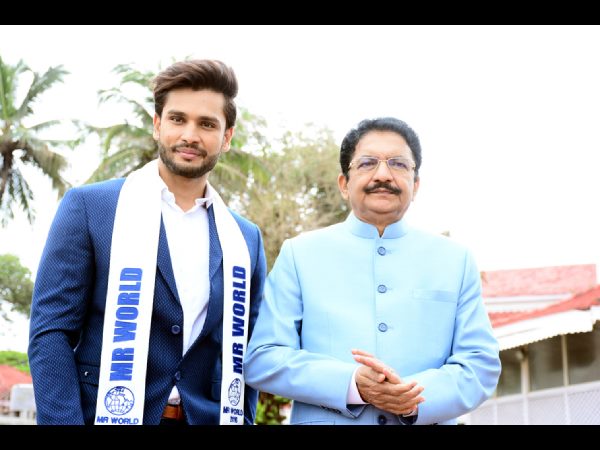 మహారాష్ట్ర గవర్నర్తో మిస్టర్ వరల్డ్ రోహిత్ ఖండేల్వాల్