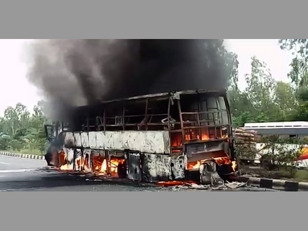 మంటల్లో బస్సు