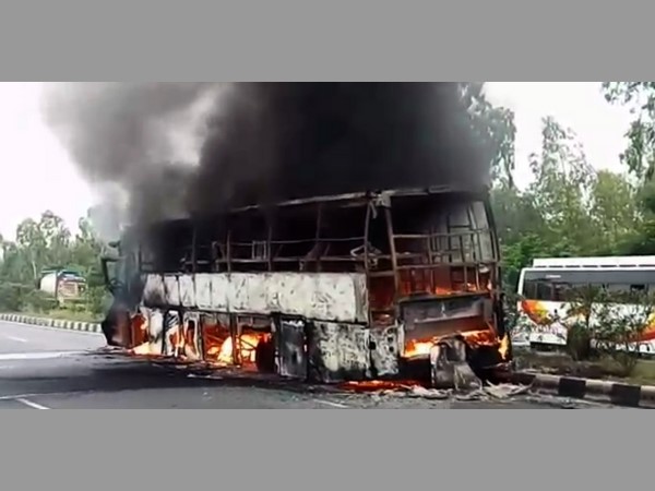మంటల్లో బస్సు