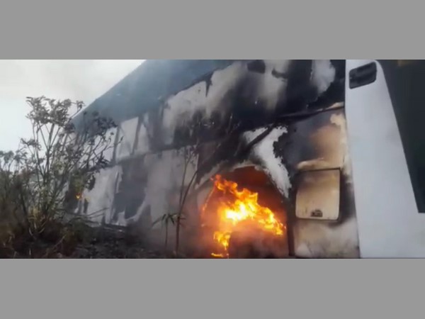 మంటల్లో బస్సు