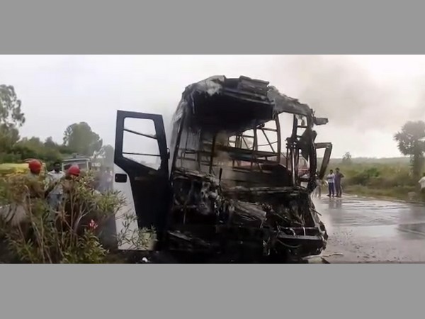 కాలి బూడిదైన బస్సు