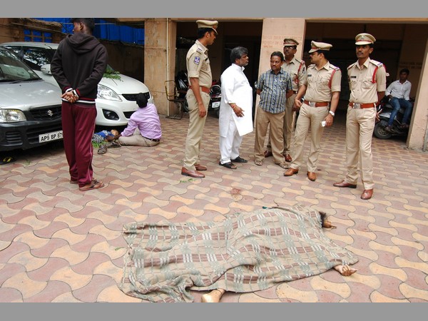 పోలీసులు దర్యాప్తు...