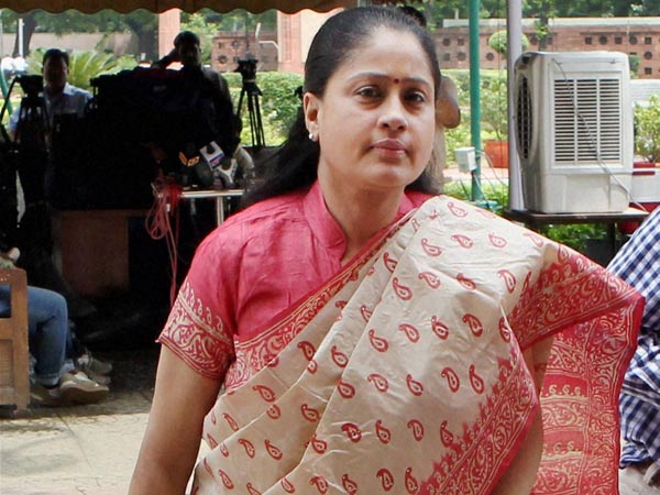 Vijayashanti, Ajaruddin are the front runners in race for TPCC Vijayashanti, Ajaruddin are the front runners in race for TPCC