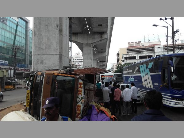 పంజాగుట్ట వద్ద ప్రమాదం