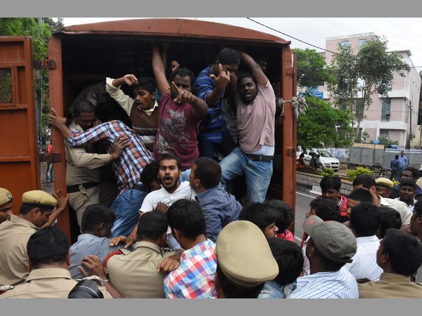 ఏబీవీపీ ఆందోళన