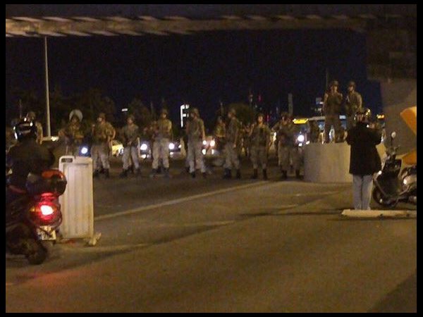 Turkey coup: Mass arrests after coup bid quashed, says PM Turkey coup: Mass arrests after coup bid quashed, says PM