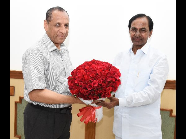 KCR meets governor, discusses projects KCR meets governor, discusses projects
