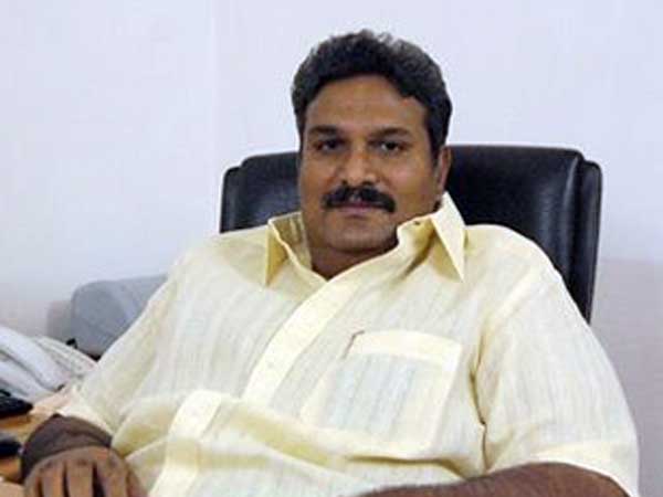 A Swamiji Seriously warned MP KESINENI A Swamiji Seriously warned MP KESINENI