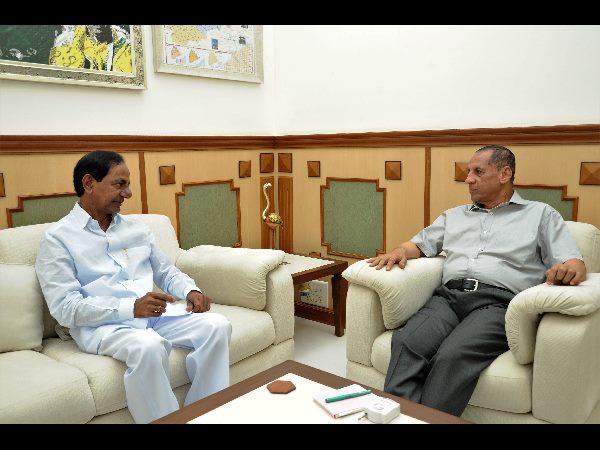 KCR meets governor, discusses projects KCR meets governor, discusses projects
