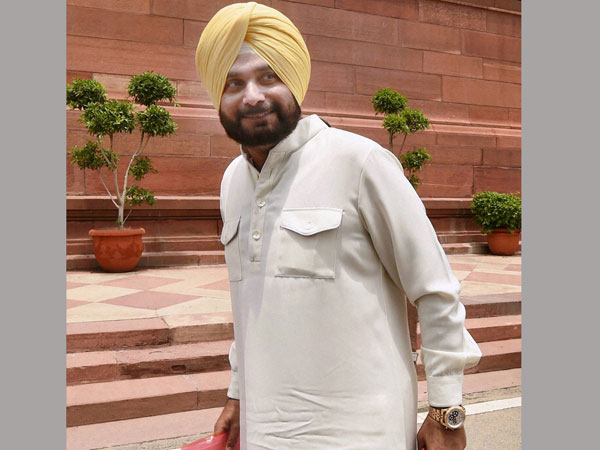 Navjot Singh Sidhu’s past statements on Kejriwal may come back to haunt him Navjot Singh Sidhu’s past statements on Kejriwal may come back to haunt him