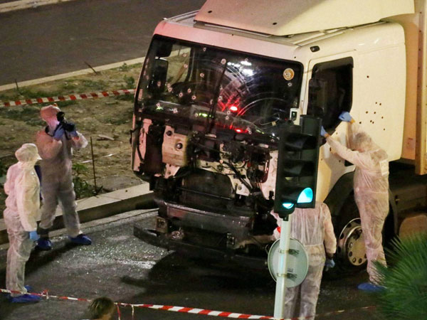 Nice terror attack: Isil claims responsibility for Bastille day attack that killed 84 people Nice terror attack: Isil claims responsibility for Bastille day attack that killed 84 people