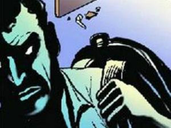 Robbers attemt to theft in telangana grameena bank in moinabad Robbers attemt to theft in telangana grameena bank in moinabad