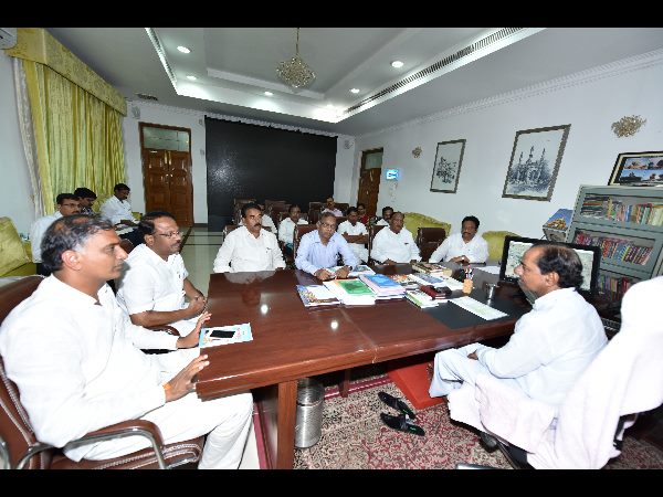 KCR briefs Narasimhan on his visit to Delhi KCR briefs Narasimhan on his visit to Delhi