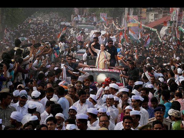 ఐసీయూలో సోనియా గాంధీ: ఆసుపత్రి వద్ద కాంగ్రెస్ నేతలు