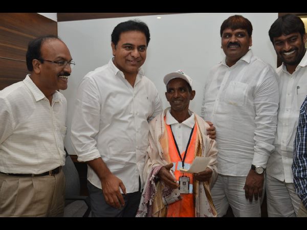 16 ఏళ్ల సర్వీసులో ఒక్కరోజు కూడా సెలవు తీసుకోలేదు?: కేటీఆర్ ఆశ్చర్యం