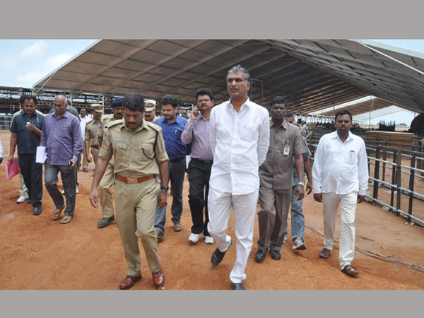 ప్రధానిగా తొలిసారి తెలంగాణకు: మోడీపై కేసీఆర్ ఆశలు