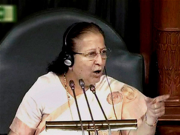 జీఎస్టీ బిల్లు ఏకగ్రీవం: అందరి విజయమన్న మోడీ, అన్నాడీఎంకే వాకౌట్