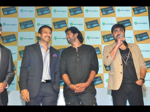 మాట్లాడుతున్న శ్రీకాంత్