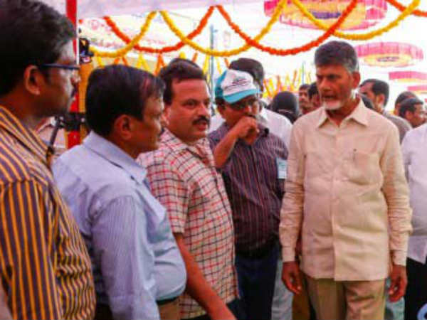 Police stopped journalists in chandrababu anantapuram tour Police stopped journalists in chandrababu anantapuram tour