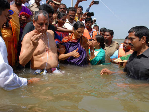 Governor Narasimhan Takes Holy Dip at Gondimalla Pushkar Ghat Governor Narasimhan Takes Holy Dip at Gondimalla Pushkar Ghat