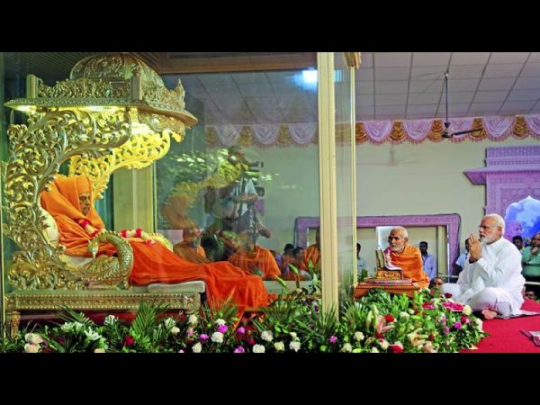 Modi bids emotional adieu to Pramukh Swami, says he’s lost a father figure Modi bids emotional adieu to Pramukh Swami, says he’s lost a father figure