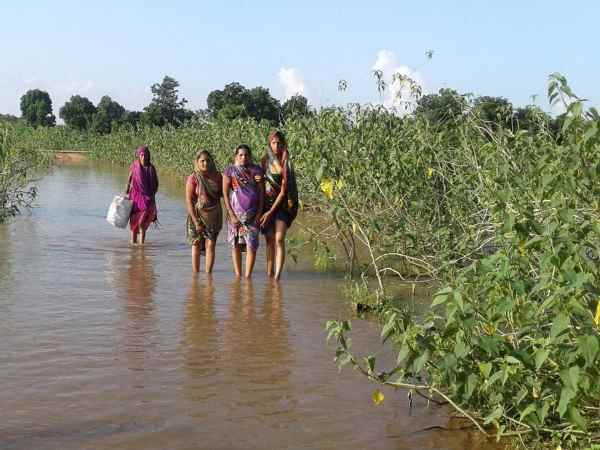 Pregnant woman forced to walk 6 kms to hospital in flood-ravaged MP Pregnant woman forced to walk 6 kms to hospital in flood-ravaged MP