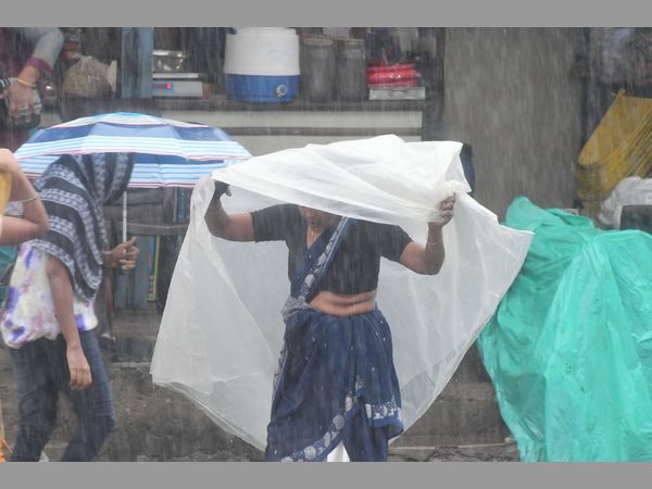 మూడు అడుగుల నీరు