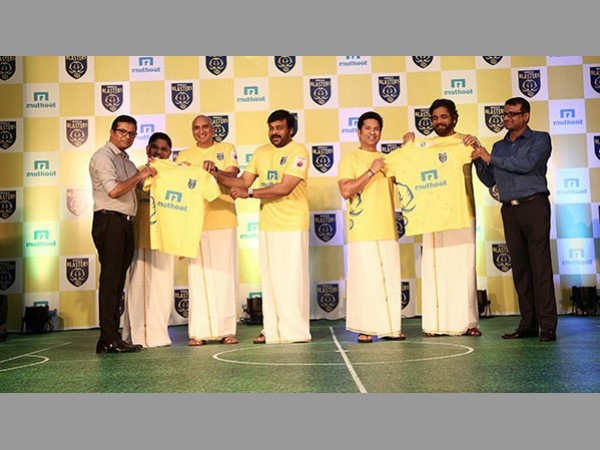 ఆటగాళ్లతో సందడి
