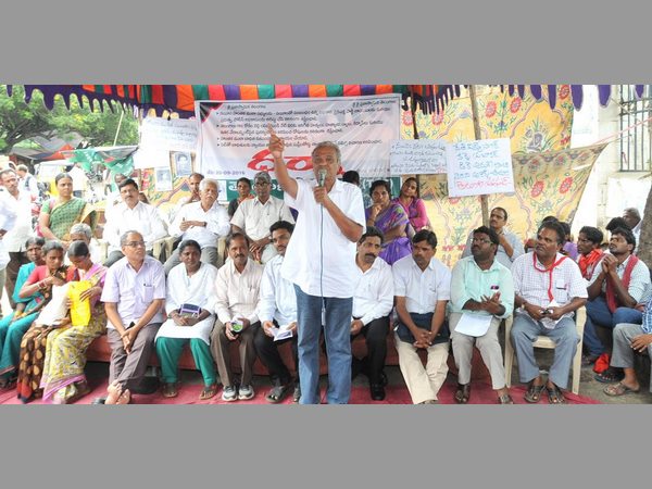 నాన్నను చంపేశారు