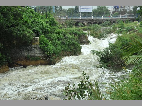 నాలాల కబ్జాతో ఈ పరిస్థితి