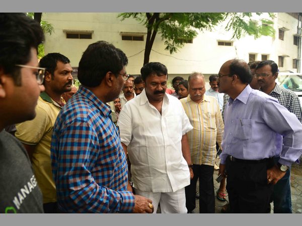 భారీ వర్షాలకు నీట మునిగిన నగరం