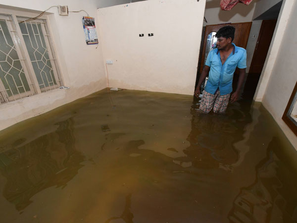 అక్కడ గోడ కూలింది..