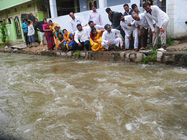 బాధితులకు విజయారెడ్డి సాయం