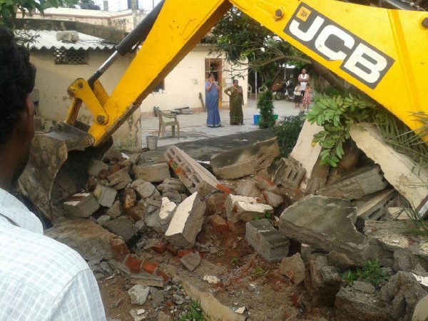 చర్లపల్లిలో మేయర్కు వ్యతిరేకంగా నినాదాలు