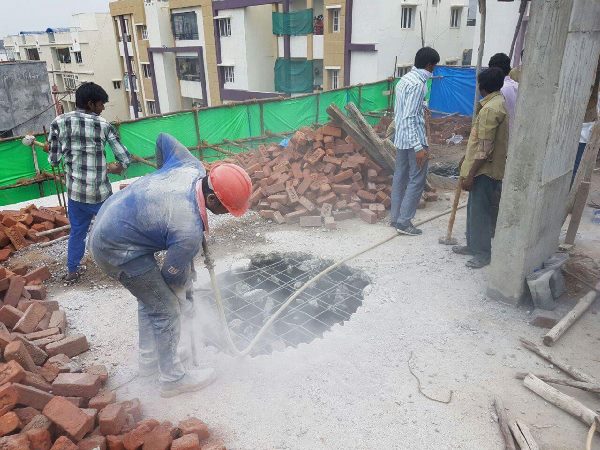 టౌన్ ప్లానింగ్ అధికారులతో జీహెచ్ఎంసీ కమిషనర్ సమీక్ష