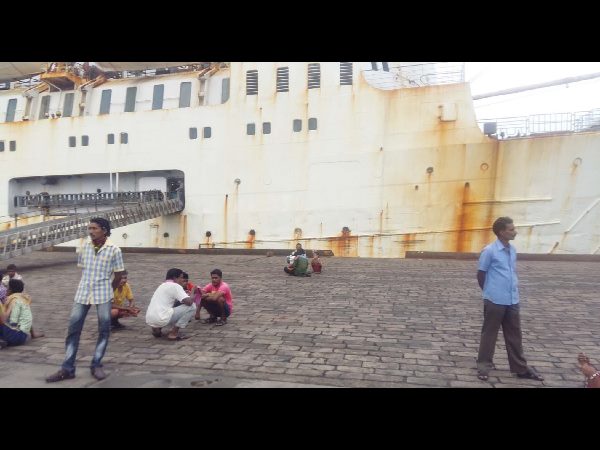 ఆహారం కోసం అలమటించారు