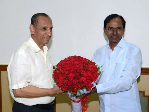 cm kcr meets with governor narasimhan over his delhi visit cm kcr meets with governor narasimhan over his delhi visit