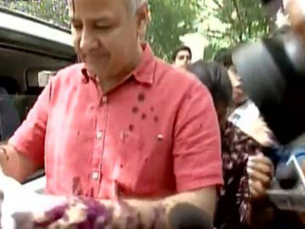 Ink attack on Manish Sisodia outside LG office Ink attack on Manish Sisodia outside LG office