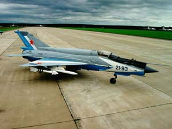 MIG-21 jet overshoots runway at Srinagar MIG-21 jet overshoots runway at Srinagar