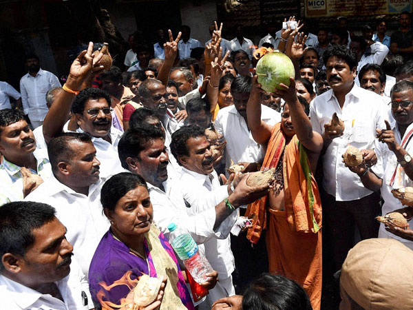 ఆపోలో ఏం జరుగుతుంది?