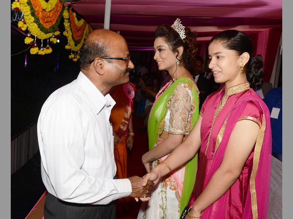 పలువురు ప్రముఖుల హాజరు