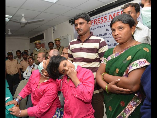 తల్లిదండ్రులతో..