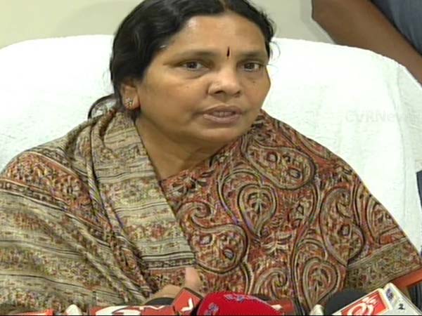 ఆ మహిళా మంత్రికి ఉద్వాసన....