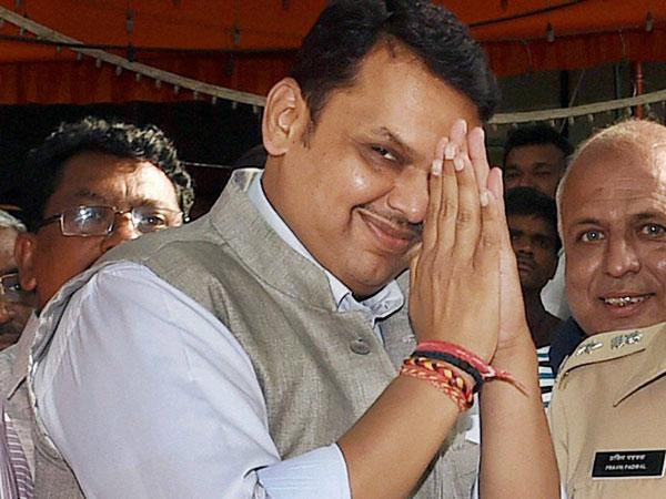 ఫడ్నవీస్ సమక్షంలో చర్చలు