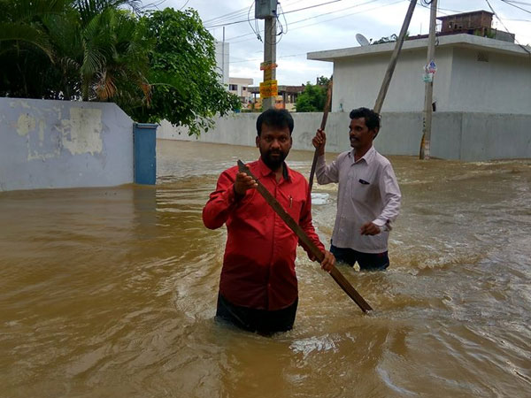 Anwar's poem Vaanalu Padda Maa Cheruvu Kadupu nindadu Anwar's poem Vaanalu Padda Maa Cheruvu Kadupu nindadu
