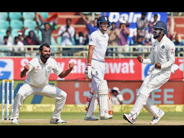 వోక్స్ హెల్మెట్ను తాకిన షమీ బౌన్సర్