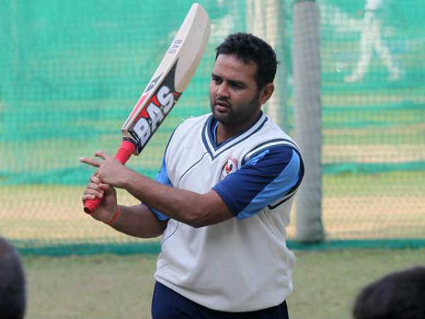 పార్థివ్ పటేల్ చక్కటి బ్యాటింగ్, కీపింగ్
