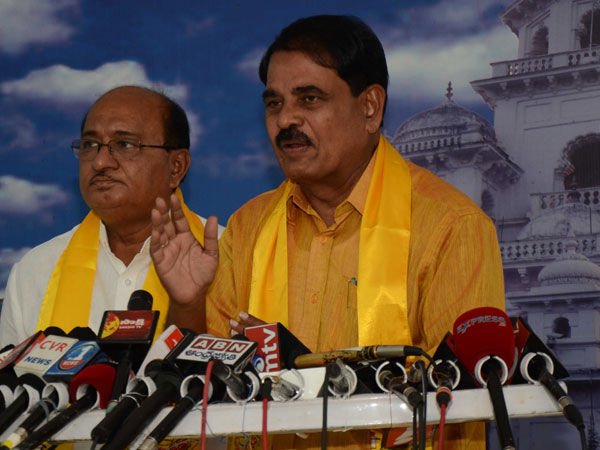 మరీ పంతం పట్టి..