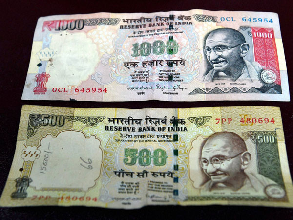 searching for banned currency at attapur bridge in hyderabad searching for banned currency at attapur bridge in hyderabad